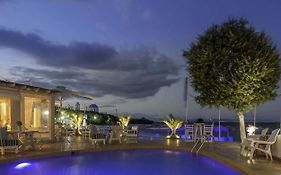 Oasis Beach Hotel  3*